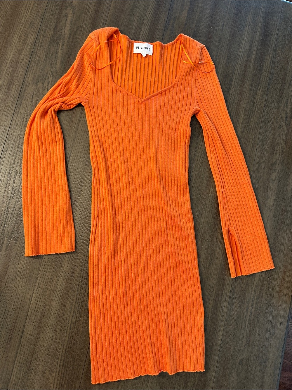 Olive & Oak Bright Orange Ribbed V-Neck Long Sleeve Dress